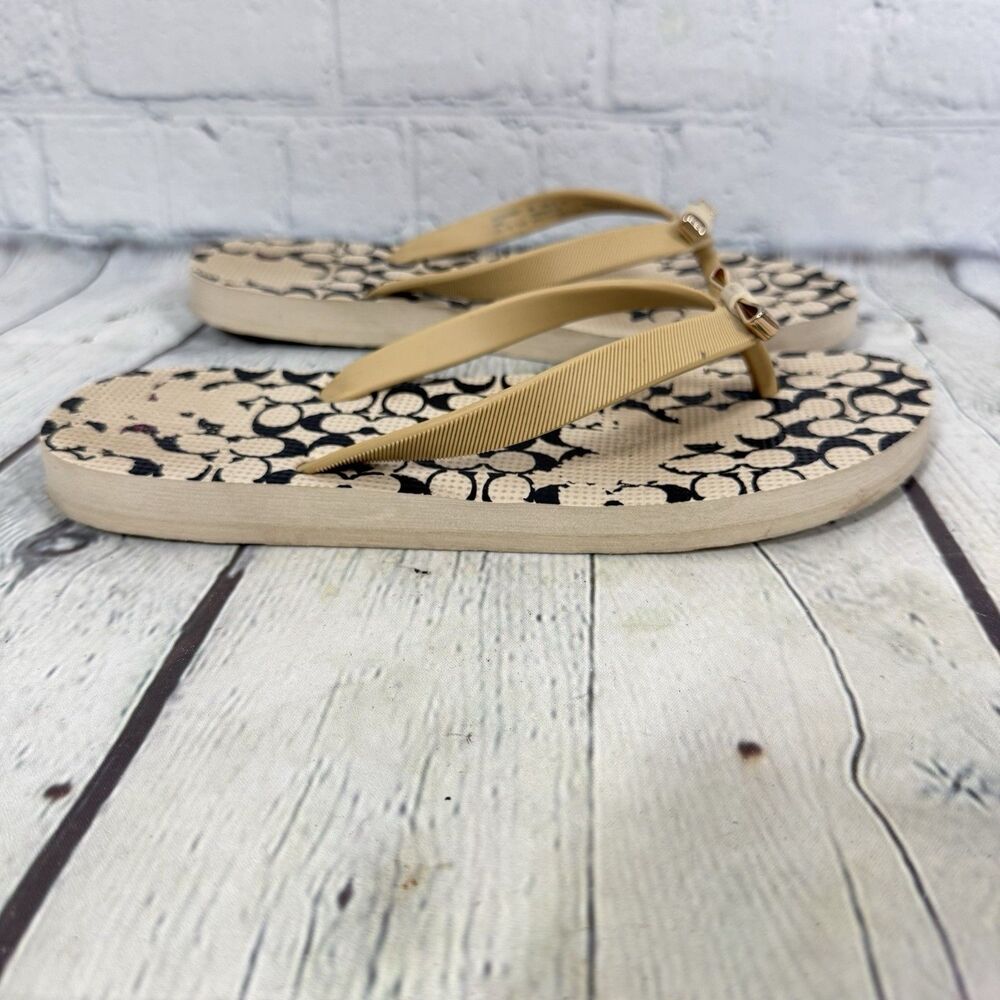 Coach Signature Print Flip Flops Sandals Women Size  6 Tan Logo Thong Summer - Picture 4 of 14